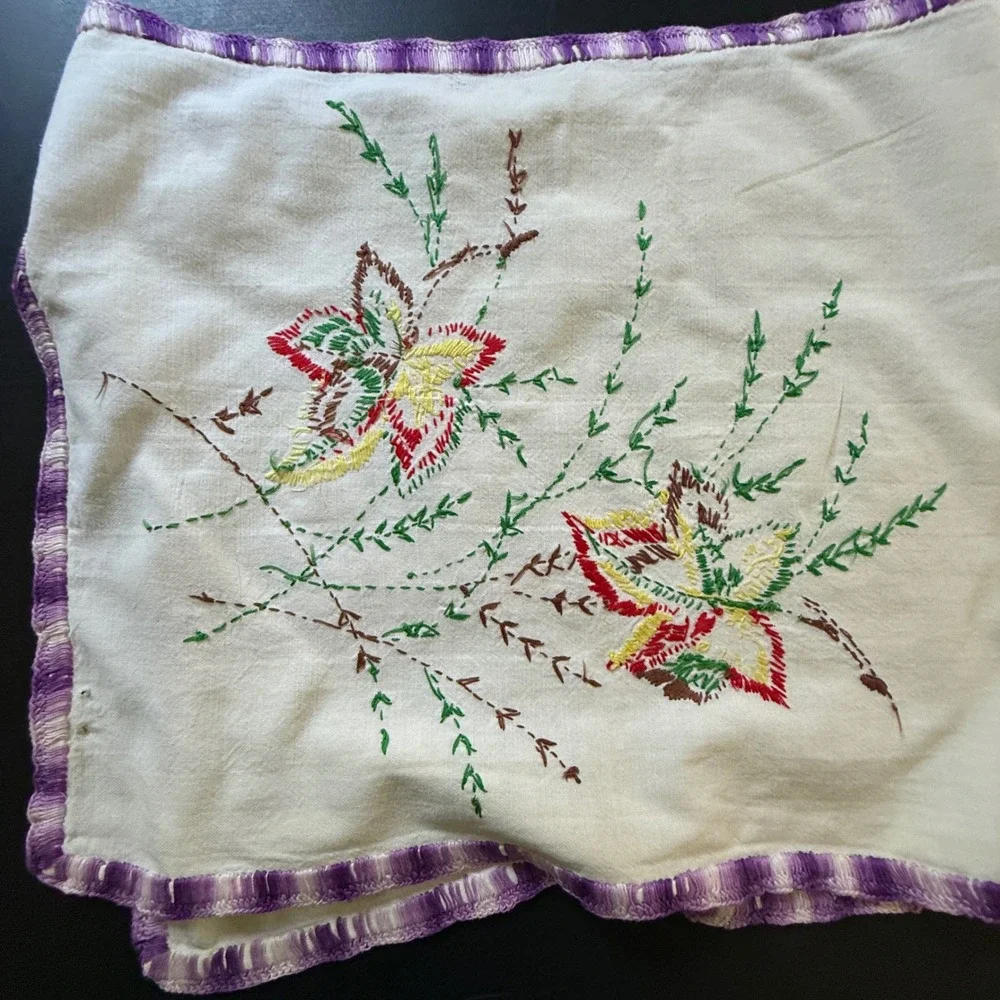 Vintage Hand Embroidered Floral Table Runner White Linen Purple Crochet Trim 38